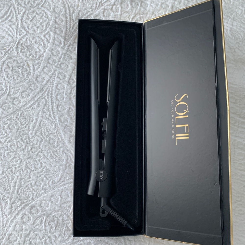 Bran New 1” Soleil Straightener